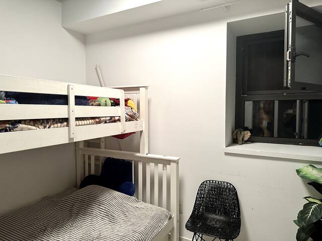 Loft best block in East Village gallery image 3