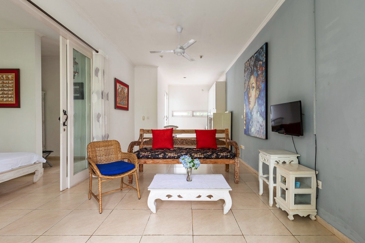 Serviced apartment in Sanur · ★4.94 · 1 bedroom · 2 beds · 1 bath, порівнянний Airbnb