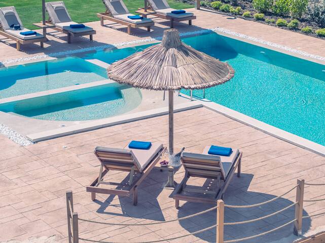 Ivoni Villa, an Iconic Summer Retreat gallery image 3