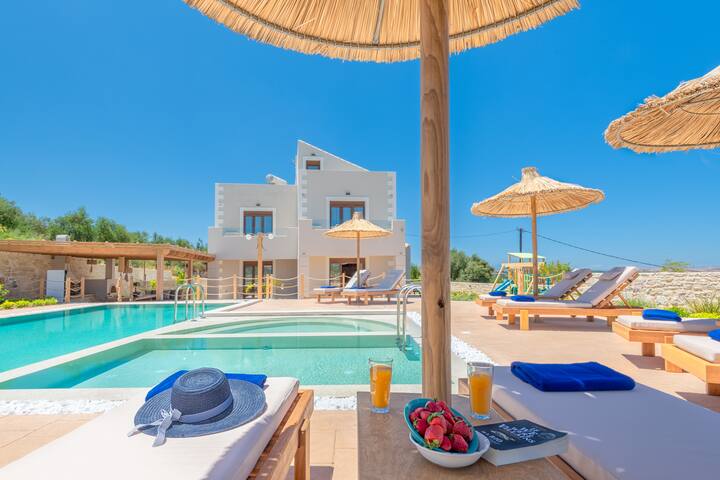 Ivoni Villa, an Iconic Summer Retreat gallery image 2