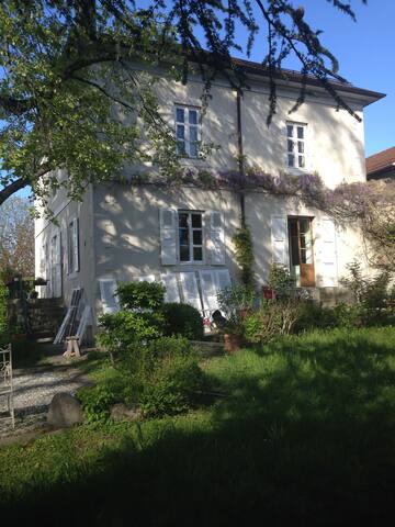 Charming 19th century house with 5 bedrooms gallery image 2