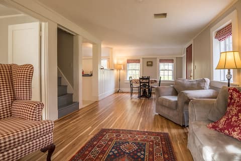Entire Cottage-lots of open space 15 min to Keene