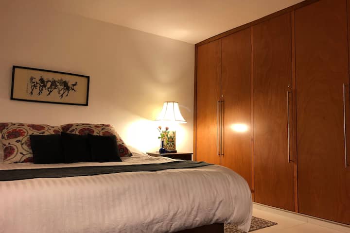 Recámara principal: cama King Size y baño privado