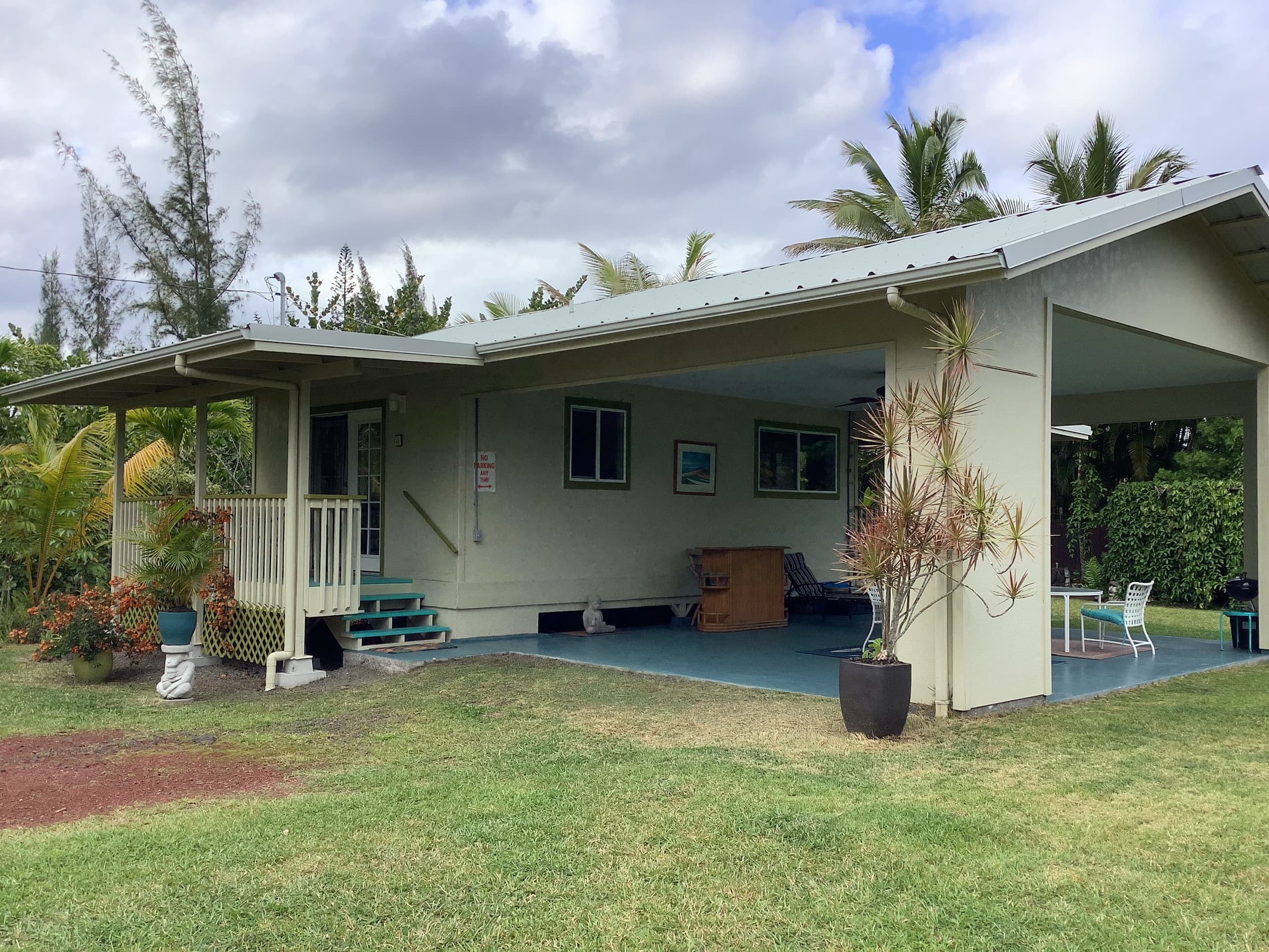 Your own private cottage- hear the ocean! - Main photo