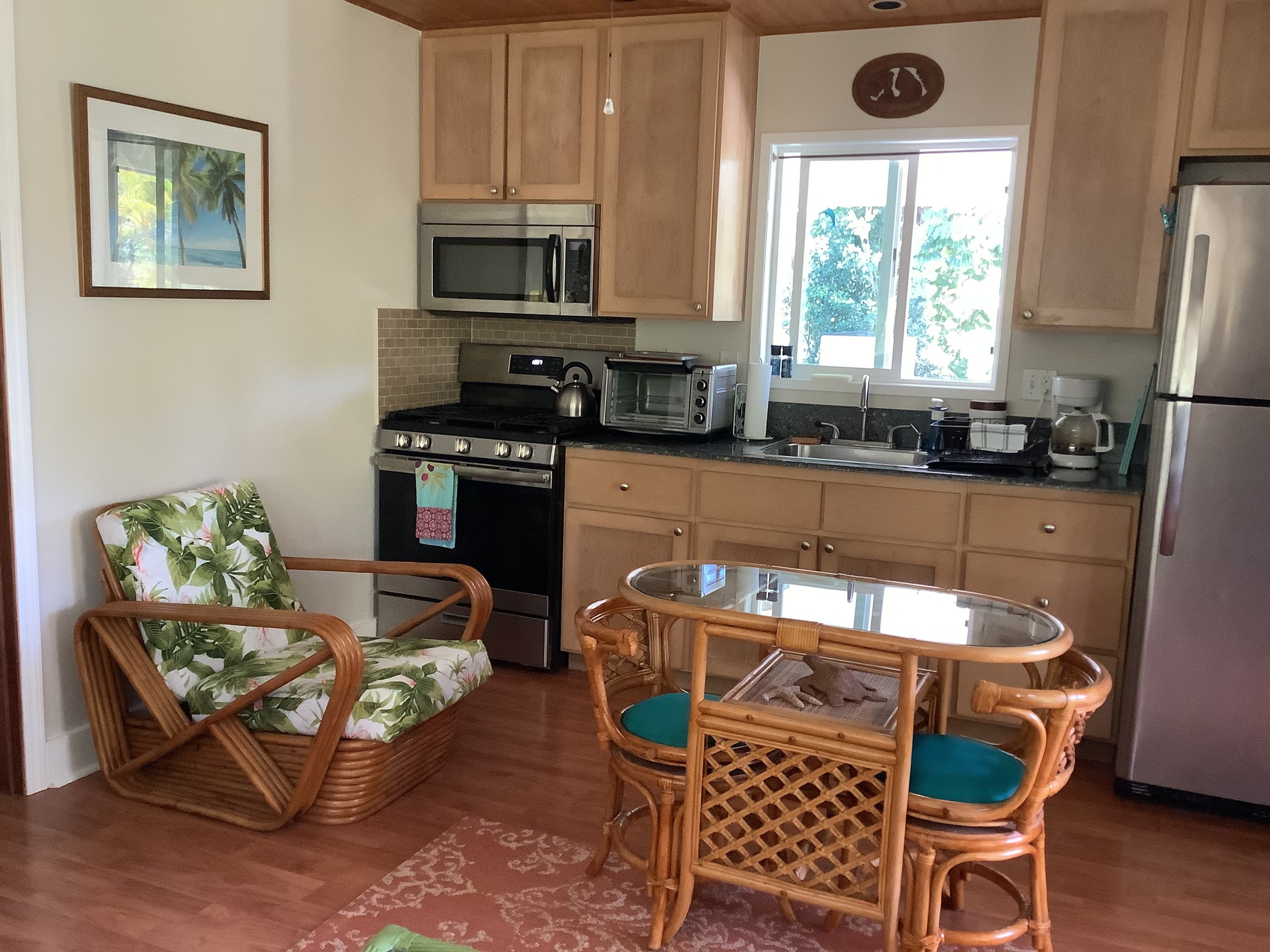 Your own private cottage- hear the ocean! - Photo 3