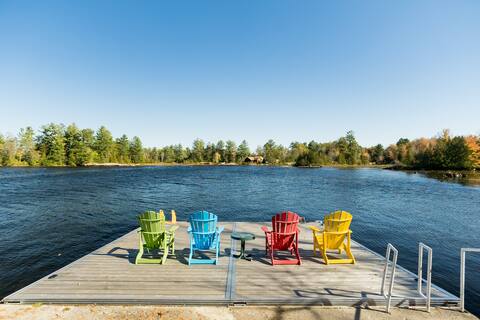 Panoramic waterfront cottage on Stoney Lake