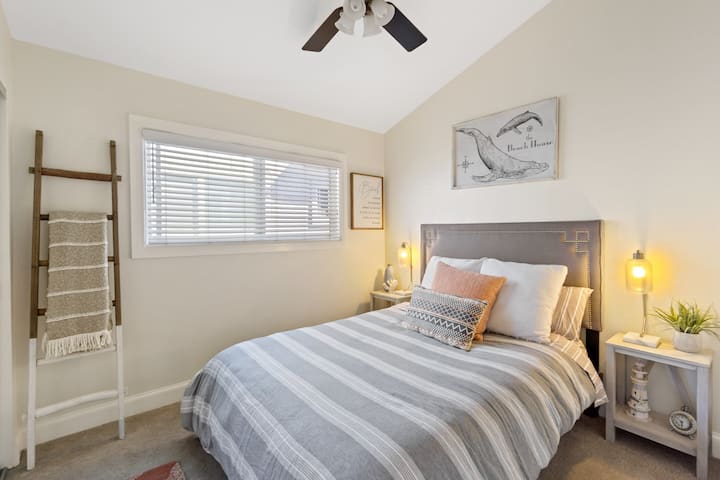 Chumba cha kulala cha mgeni #1 na Kitanda cha Malkia