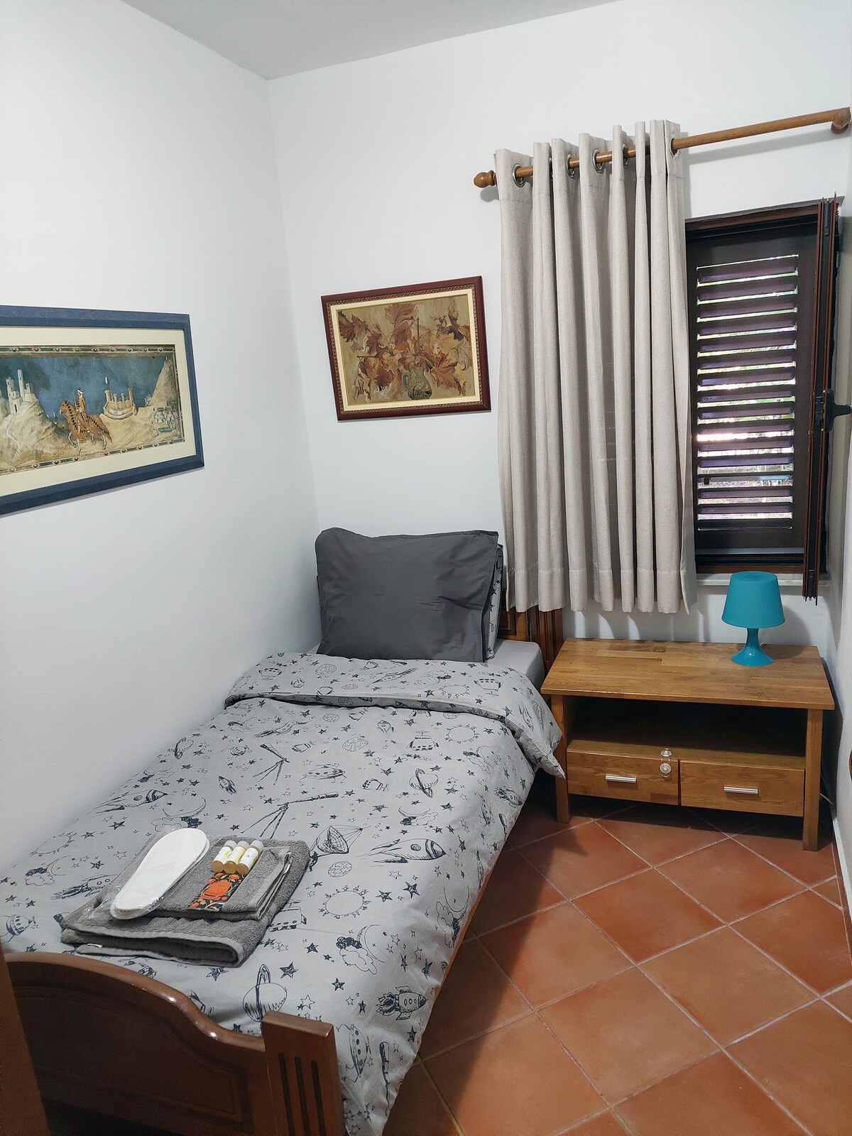 חדר שינה בקומת הקרקע