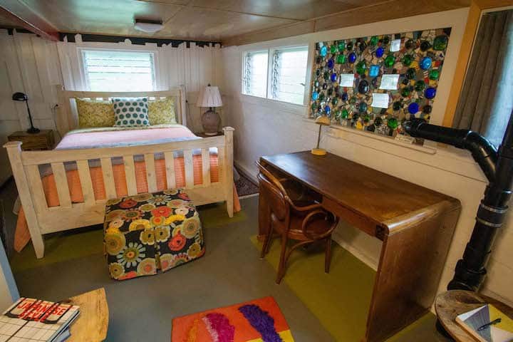 Легло и учебно помещение.  