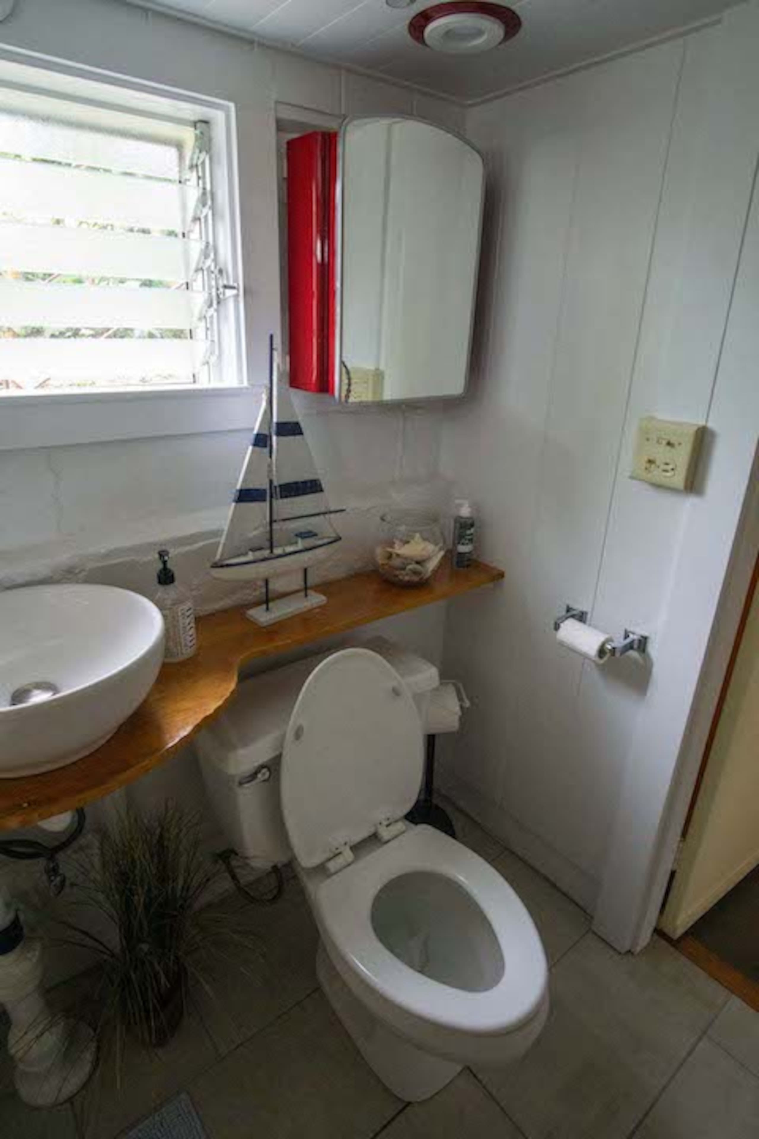 Hilo Downtown Retreat - Photo 9