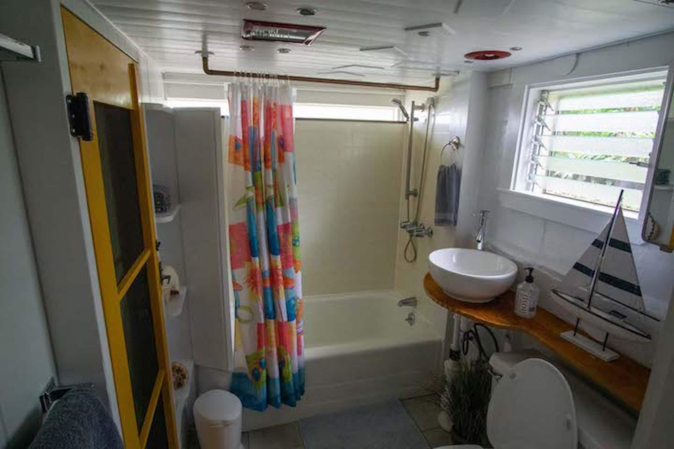Hilo Downtown Retreat - Photo 10