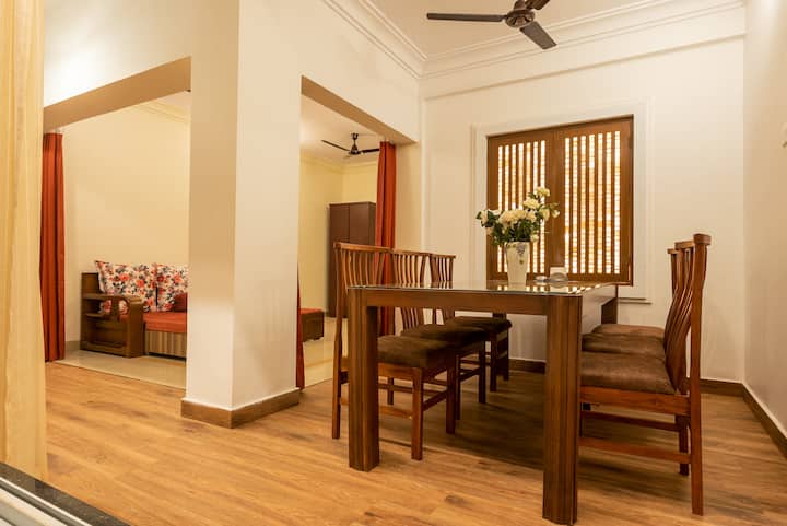 Dining area image 2