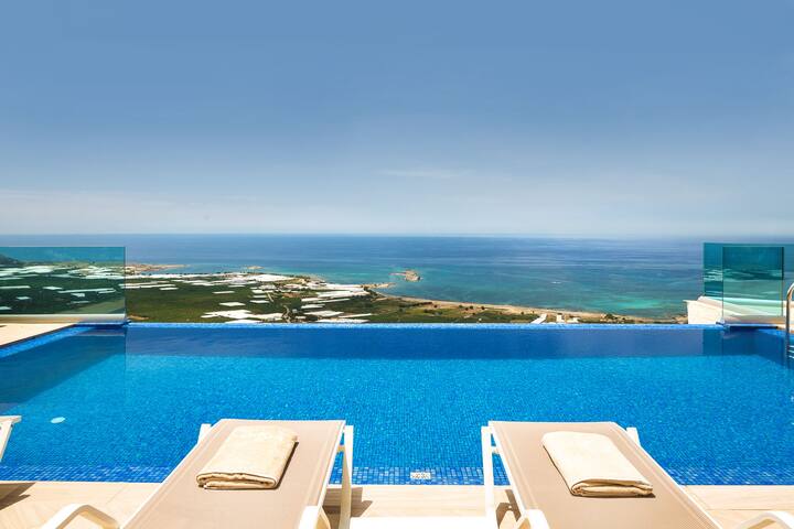 Elia Villa, 3 BD, 3 BA, private pool, sea views!