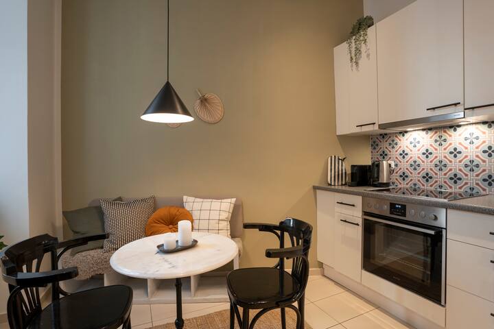 josef’s home | Premium Apartment in Ideal Location gallery image 4