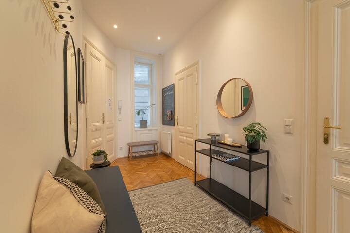 josef’s home | Premium Apartment in Ideal Location gallery image 3