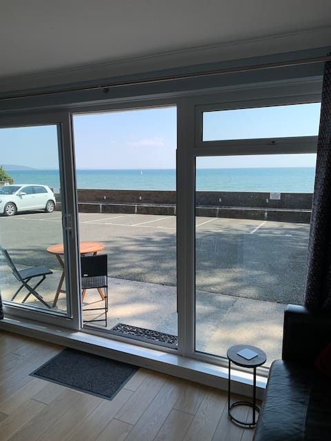 Popular Airbnb listing: Saundersfoot Beach Front Ground Floor Apartment in Saundersfoot North, Saundersfoot South