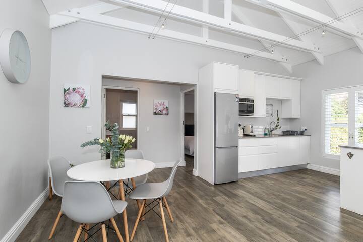 Modern & Secure Apartment with Beautiful views. gallery image 5