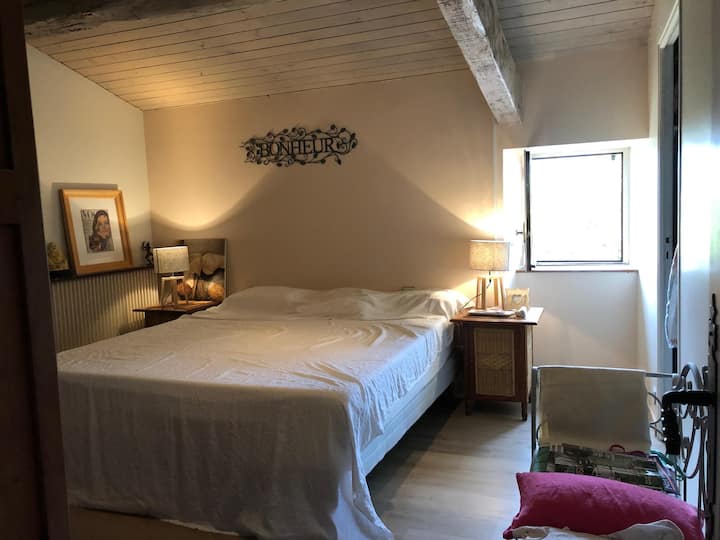 SPAVAĆA SOBA u prizemlju s kupaonicom i WC-om
Lit King size 1.80X200