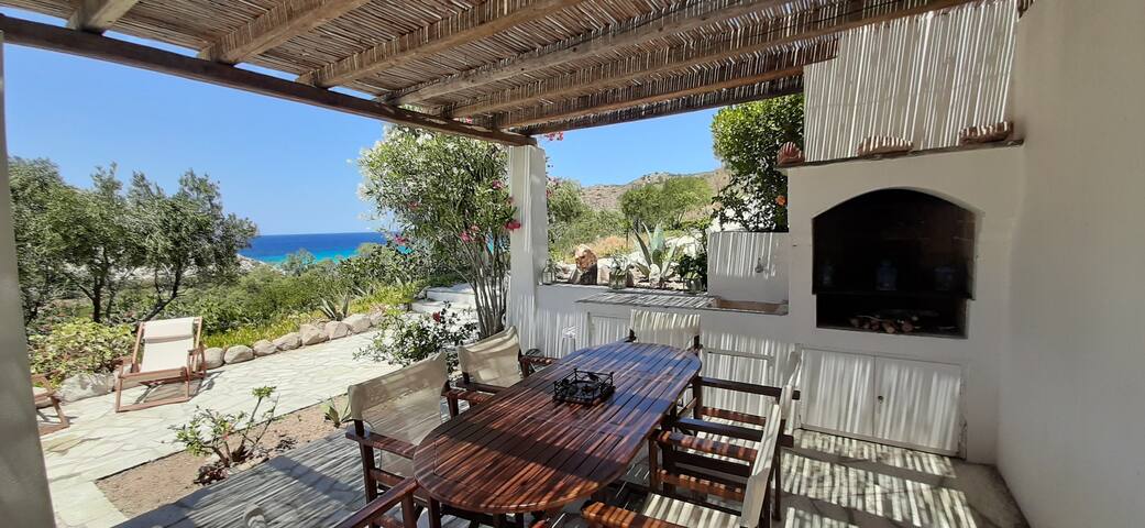 Beautiful beach house and cottage by the sea. gallery image 4