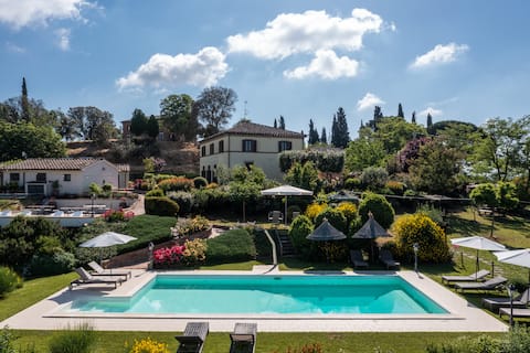 Top Airbnb: Farmhouse with swimming pool and wonderful view a Castiglione Del Lago