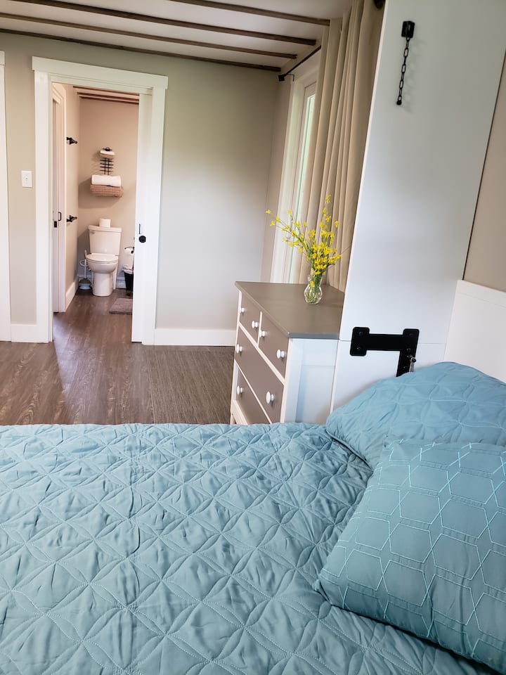 Шеста спална соба со соседна 4-та бања