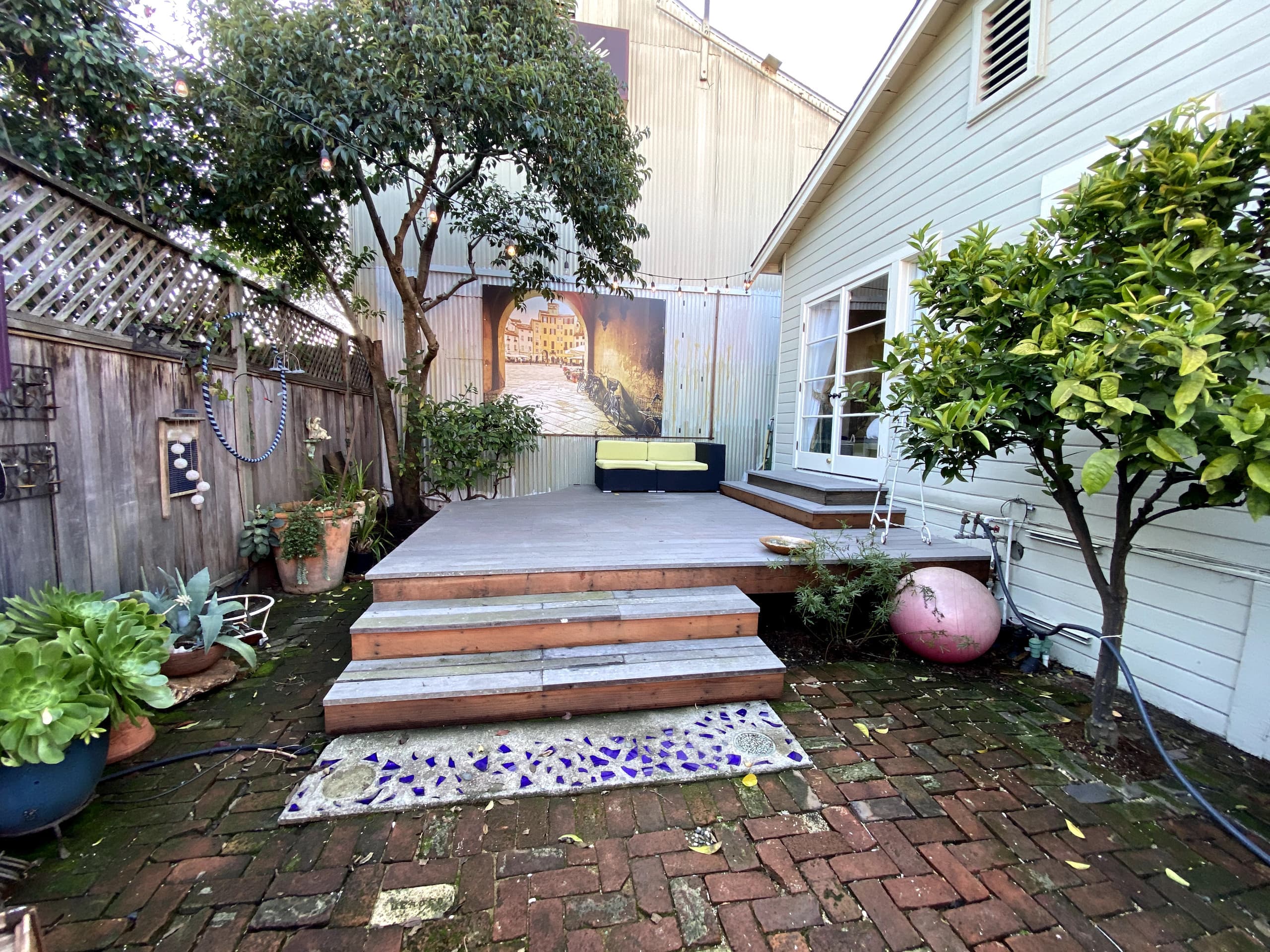 Enchanted Romantic  Garden Cottage - Photo 27
