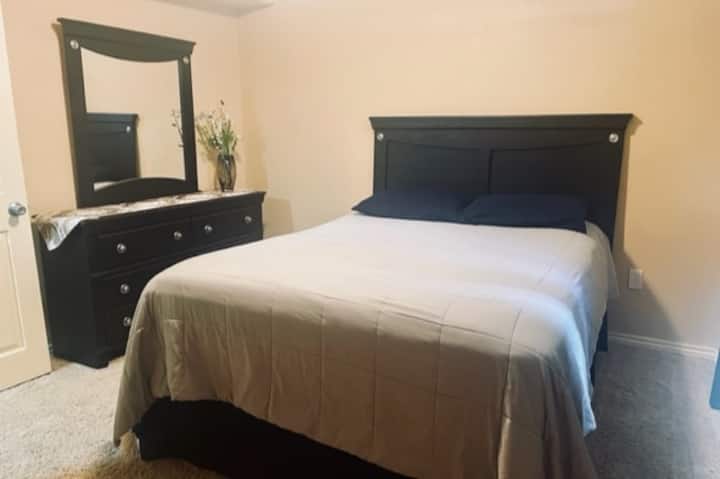 Სარდაფის საძინებელი 2 - საწოლი 152 × 203 სმ.