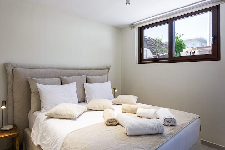 Bedroom on the lower floor