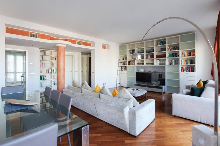 Luxury 3 Bedroom + 3 Bathrooms – Duomo Penthouse