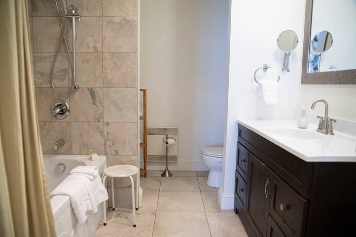 Royal Dalhousie – Le Frontenac gallery image 2