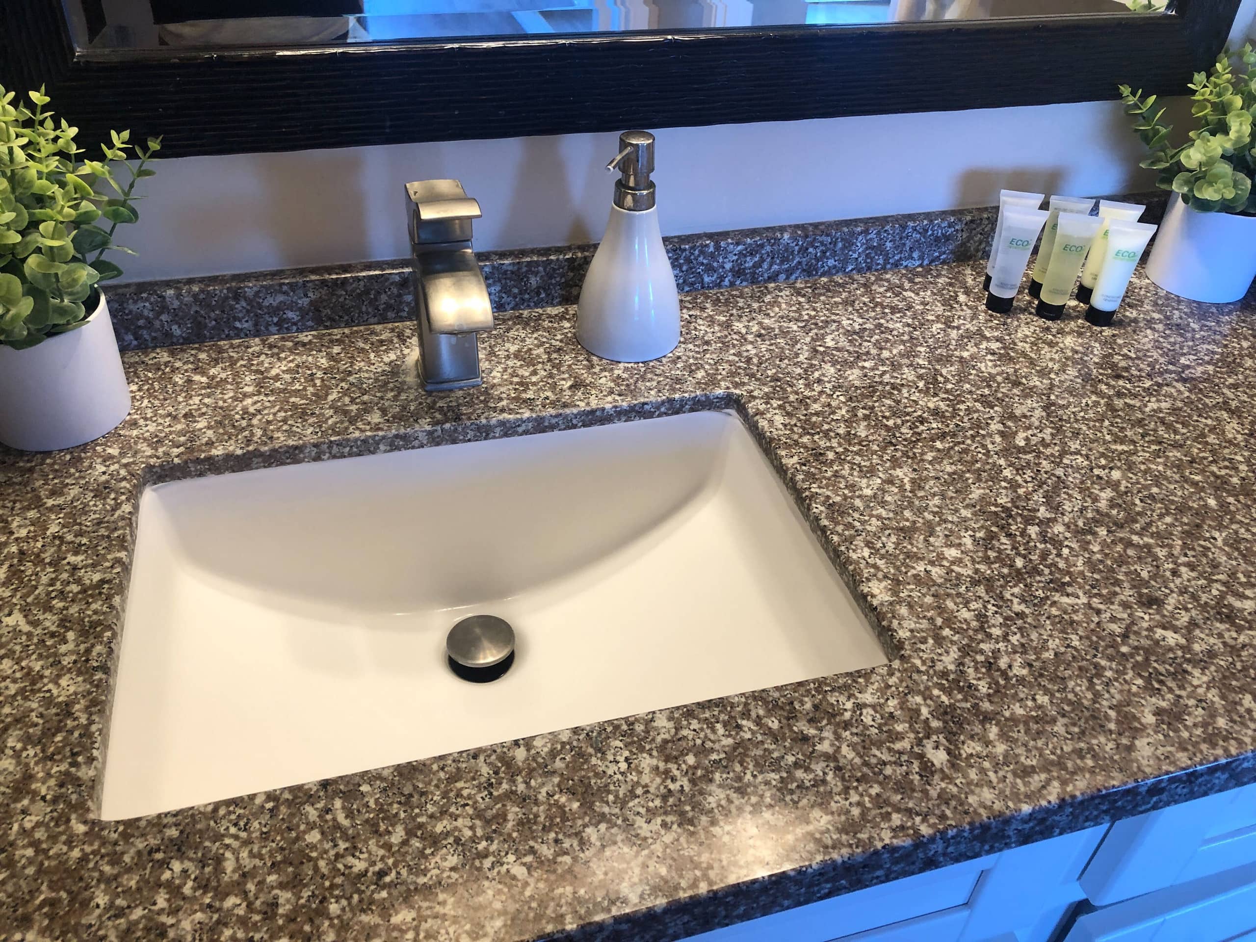 Condo in Honolulu · ★4.82 · 1 bedroom · 3 beds · 1 private bath - Image 9