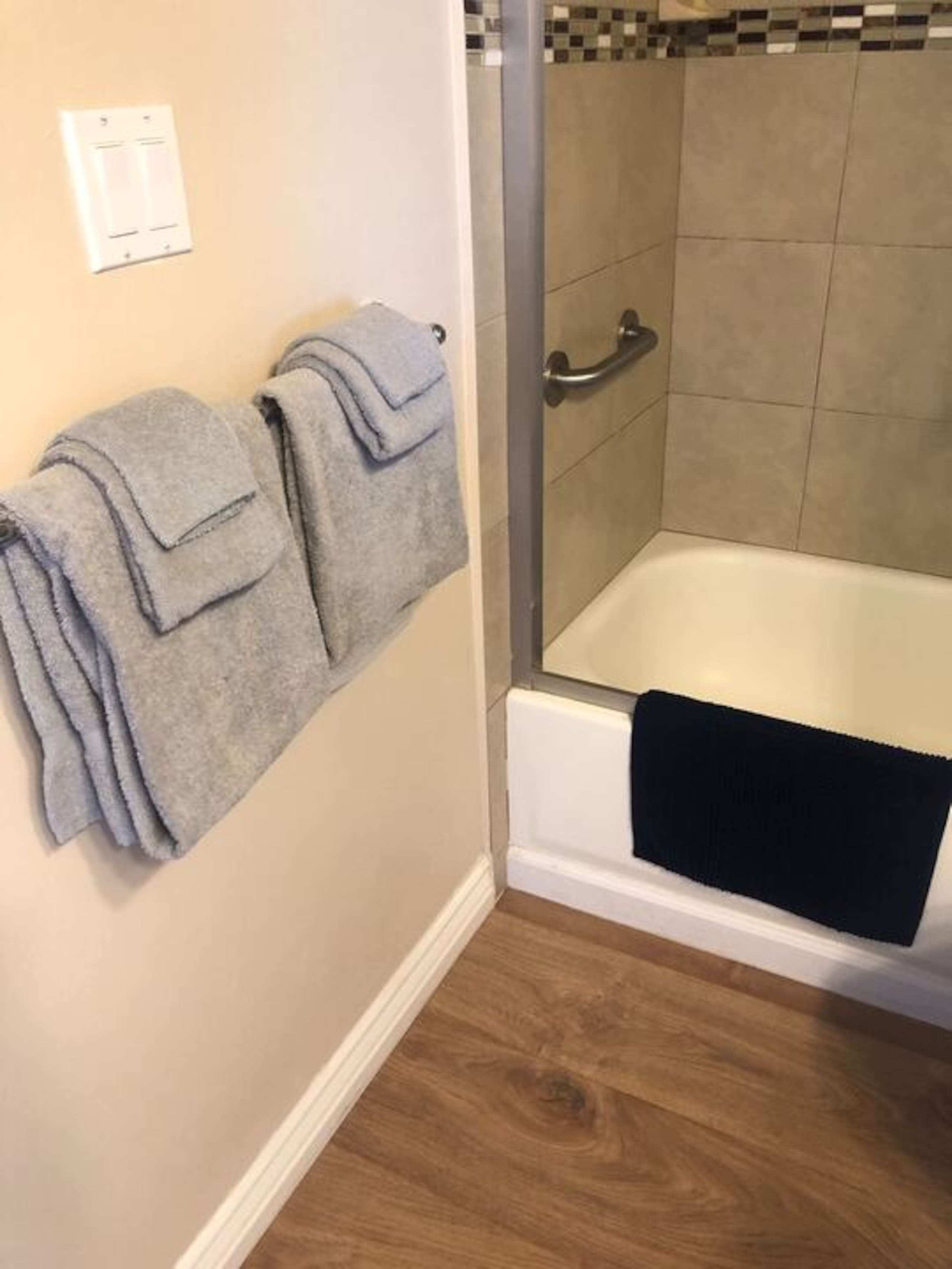 Condo in Honolulu · ★4.82 · 1 bedroom · 3 beds · 1 private bath - Image 10