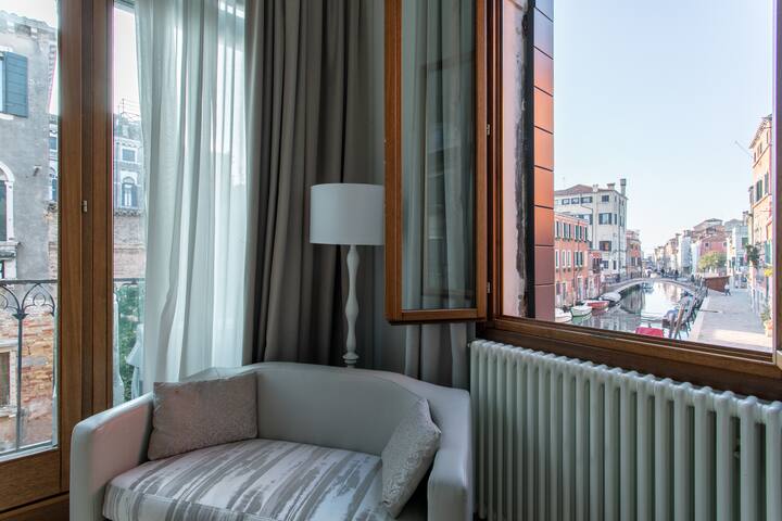 Canaletto Apartment with canal view gallery image 2
