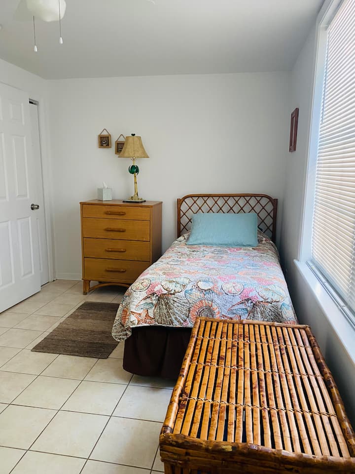 ห้องนอนที่สองมีเตียงคู่