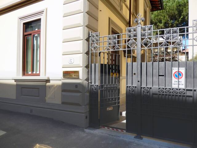 Villa in the city gallery image 3