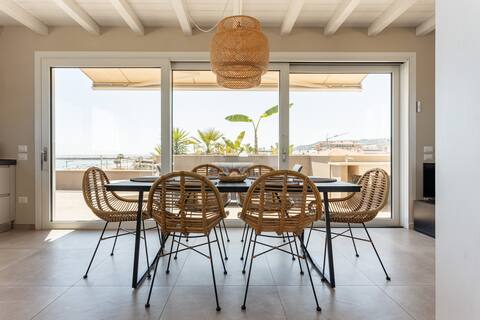 Beach Front Penthouse, with fantastic sea view