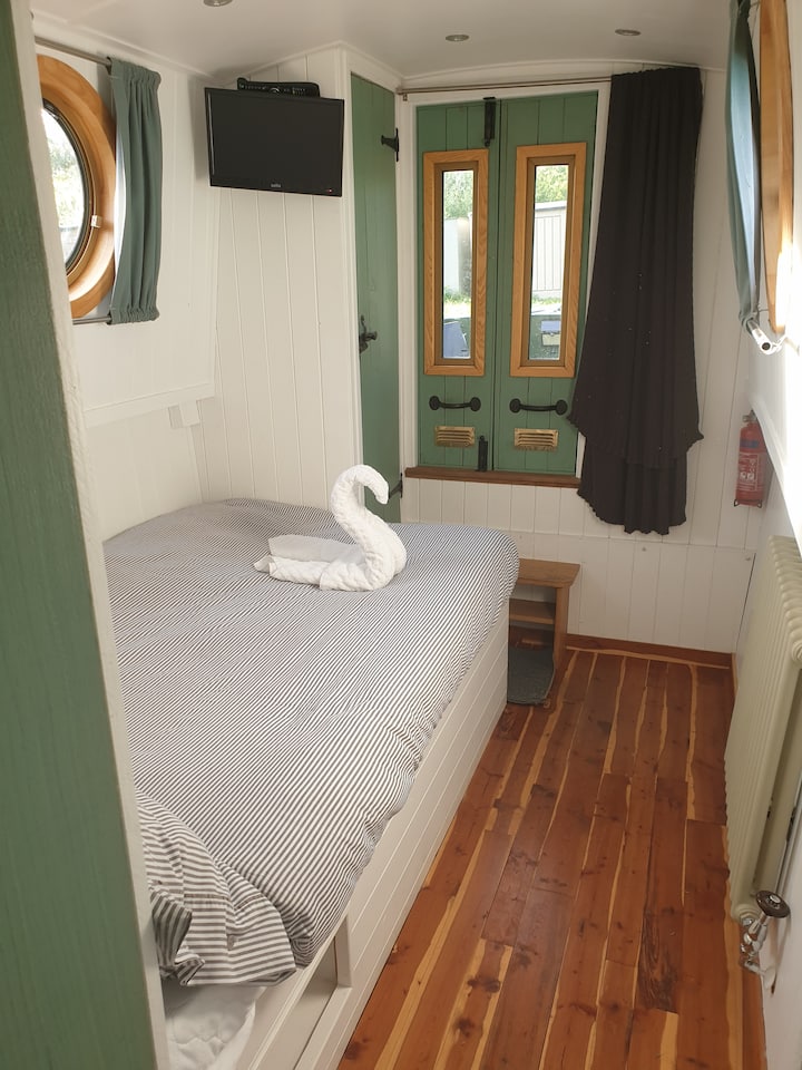 Main bedroom (at front)