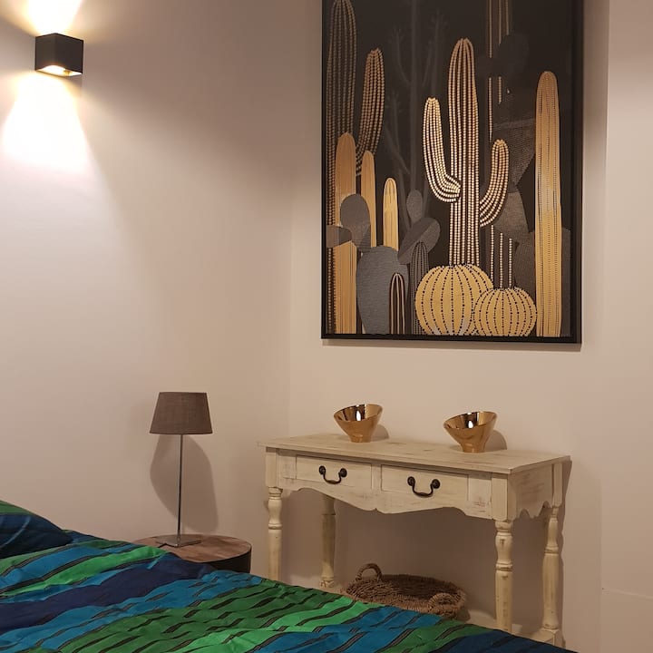Dormitorio principal en el primer piso: CAMA DOBLE de 160 x 200