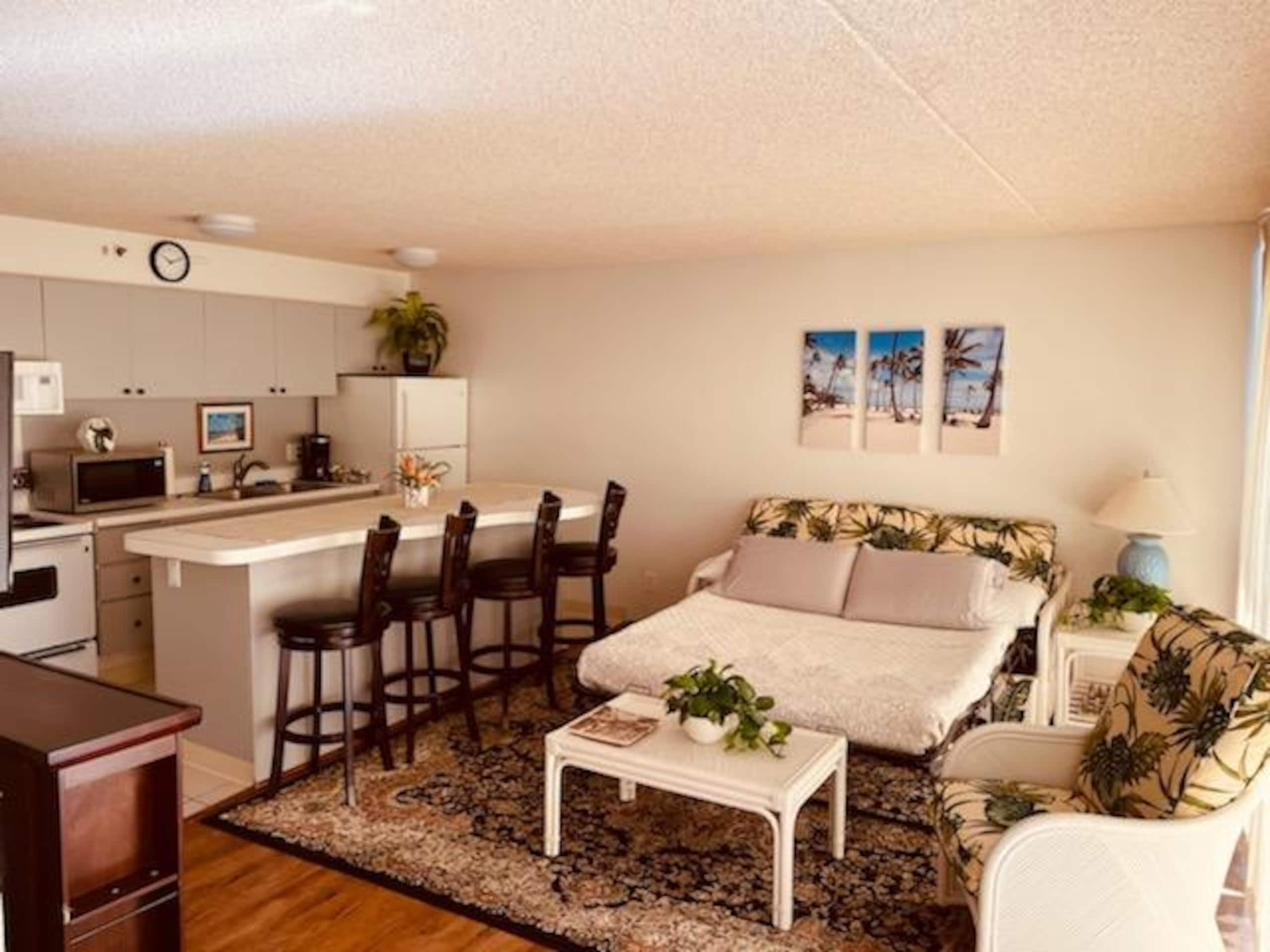 Condo in Honolulu · ★4.76 · 1 bedroom · 2 beds · 1 bath - Image 2