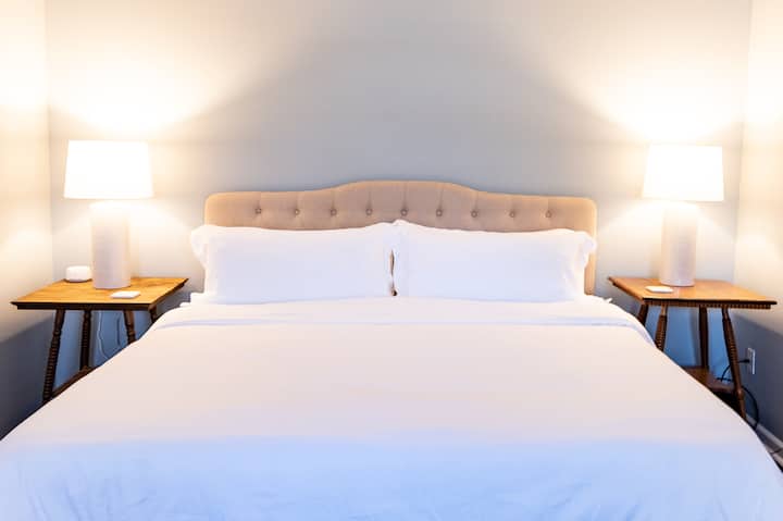 חדר שינה 1 - מאסטר - מיטת קינג - קומה 1