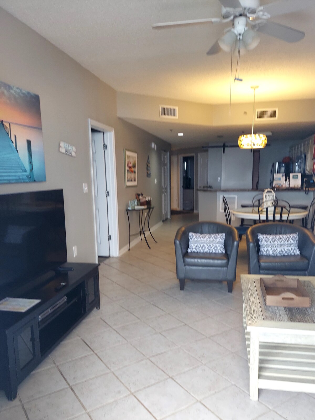 Dhoma e ndenjjes - karrige të reja (2022)