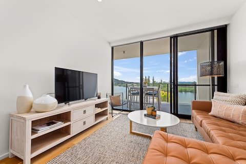 Popular Airbnb listing: Luxurious Waterfront Unit with Breathtaking Views in Kingston