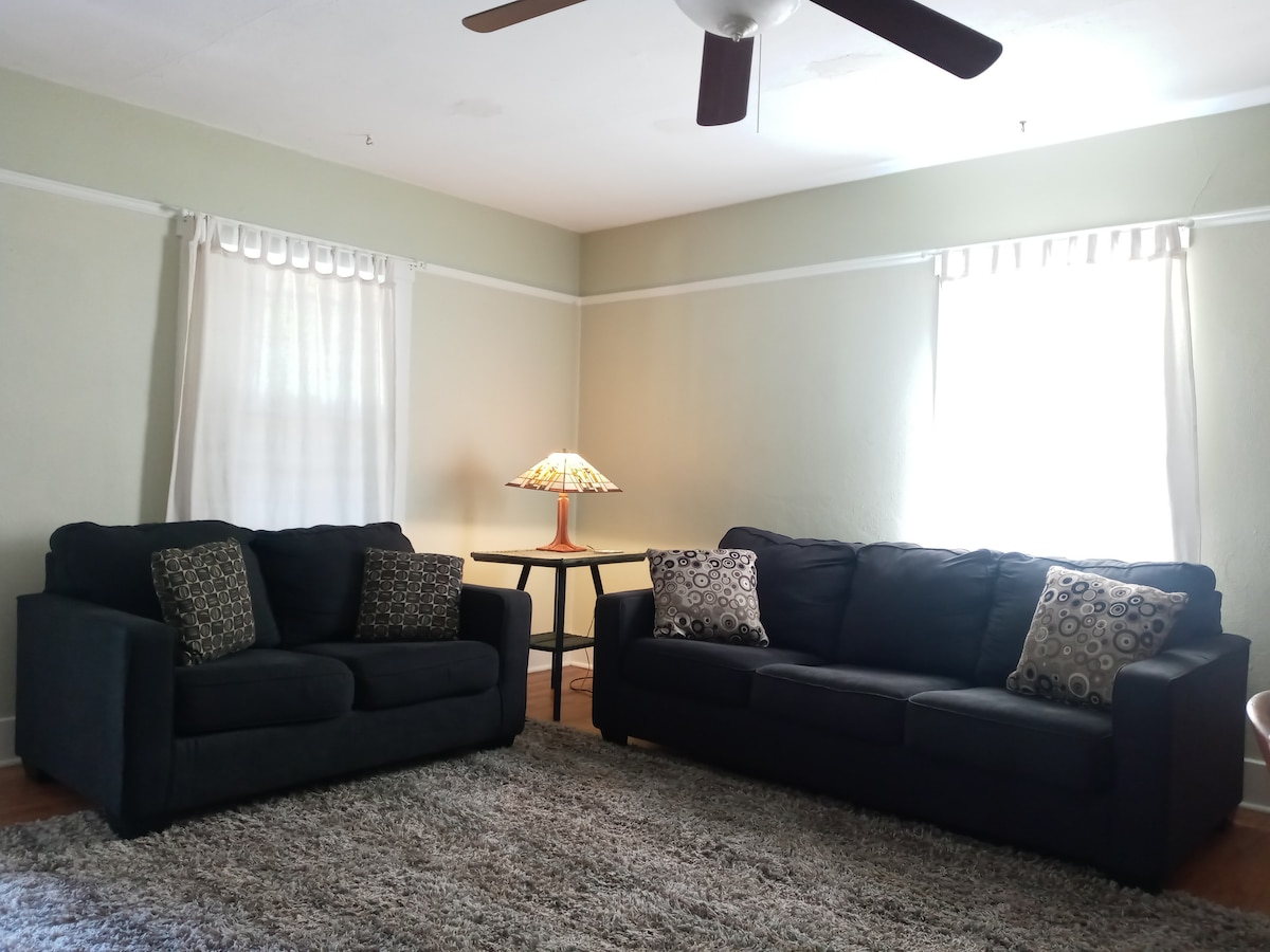 历史悠久的石门廊房源，舒适的床铺-可以携带宠物- Cheyenne的整套房子出租, 怀俄明州, 美国- 爱彼迎