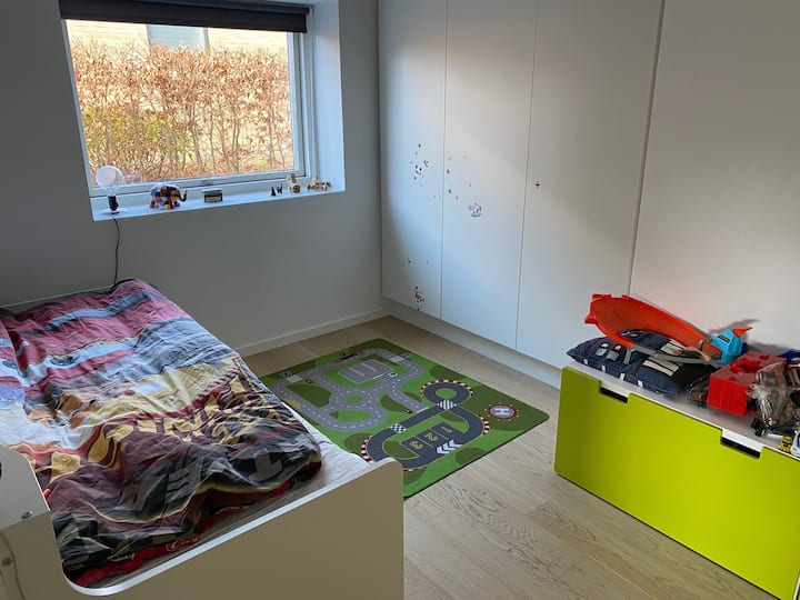 Dhoma#3
Seng 80/160cm
Dërgo palosje med ud