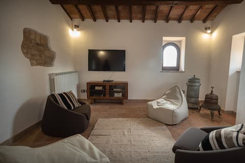 Successful Airbnb property: Exclusive countryside apartment near Todi in Todi