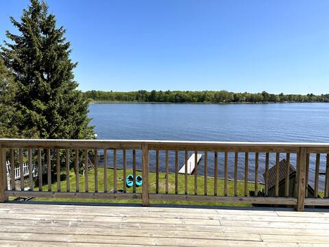 Oscoda Lake House : waterfront, 4 beds