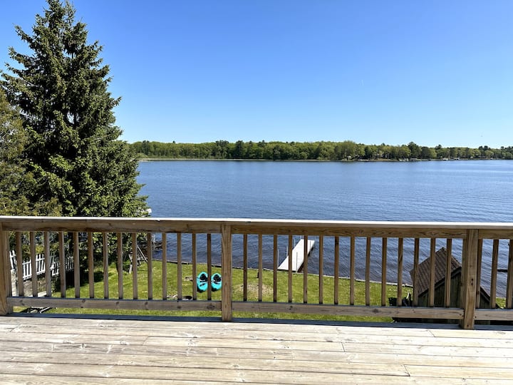Oscoda Lake House : waterfront, 4 beds
