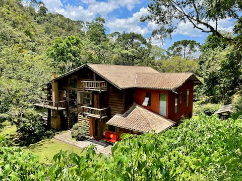 A barn between woods and river, in Visconde de Mauá
