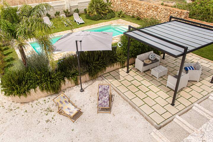 Villa, pool & vineyards, San Pietro in Bevagna gallery image 4