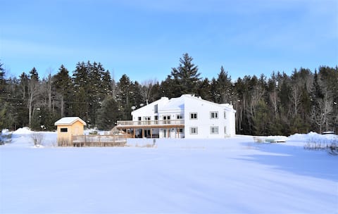 Secluded Estate with Lake, Pool, Hot Tub